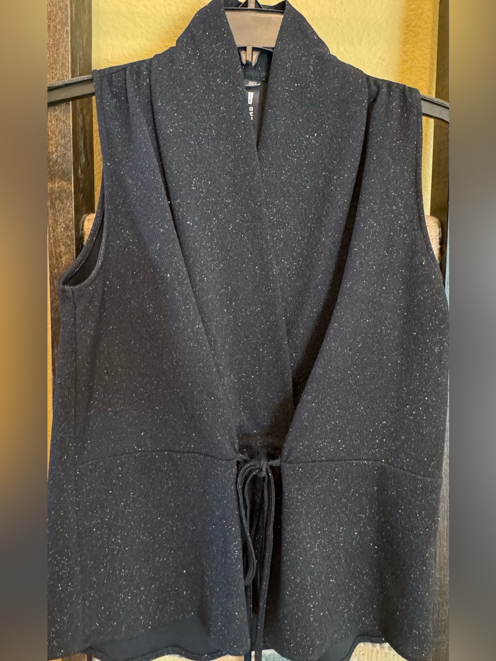 Sleeveless Tie-Waist Sparkle top - Black